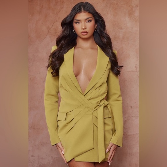 PrettyLittleThing Tie Blazer Dress - Picture 1 of 3